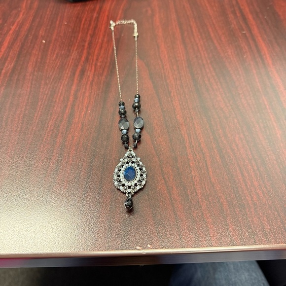 Avon midnight blue NIB Vintage-Inspired Silver and Blue Filigree Necklace 2006 - Picture 2 of 6